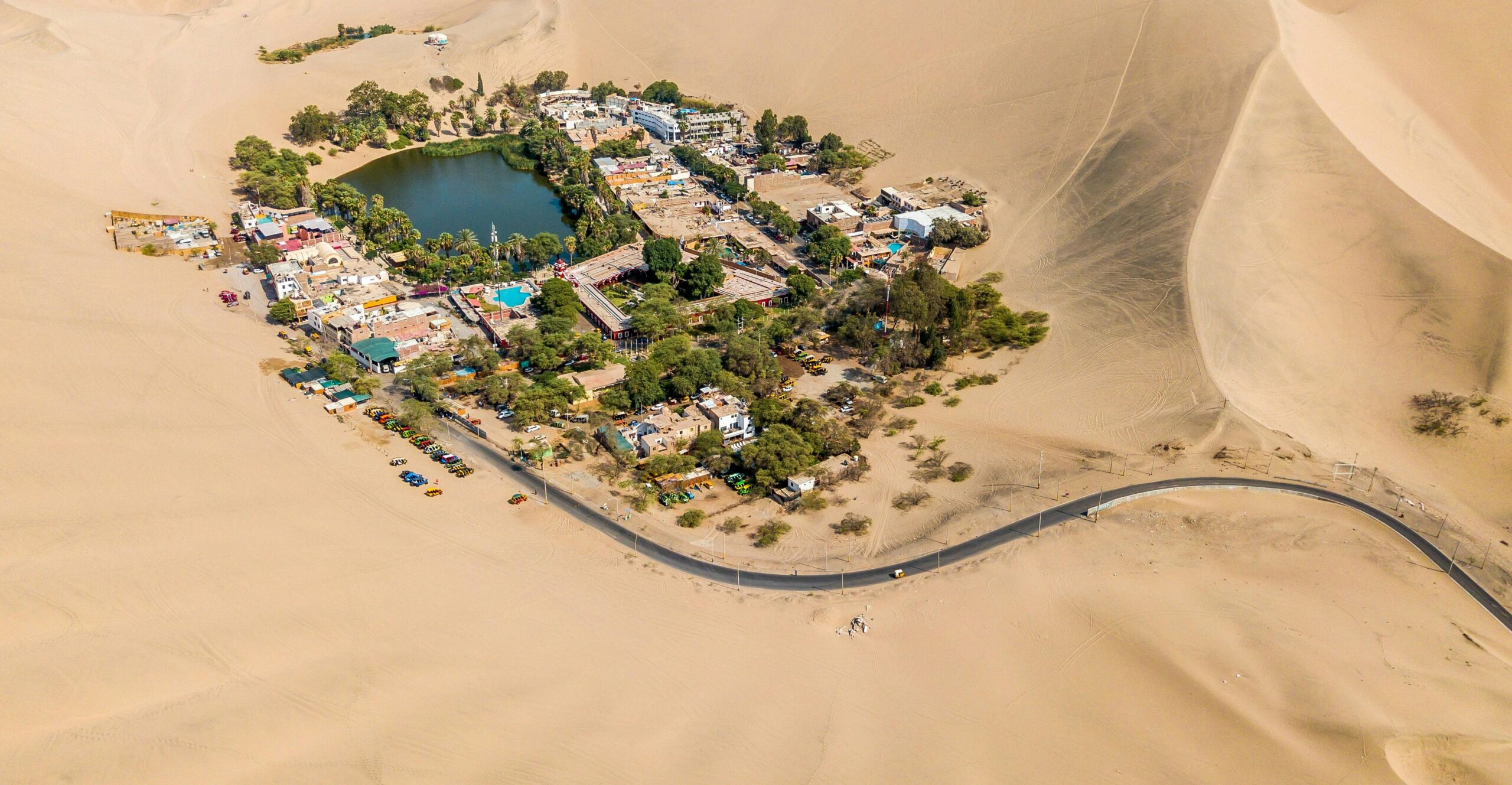 Oasis, Viñedos y Misterios Ancestrales
